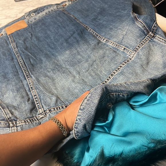 Band of Gypsies Jean Jacket with Faux Fur - Picture 4 of 4